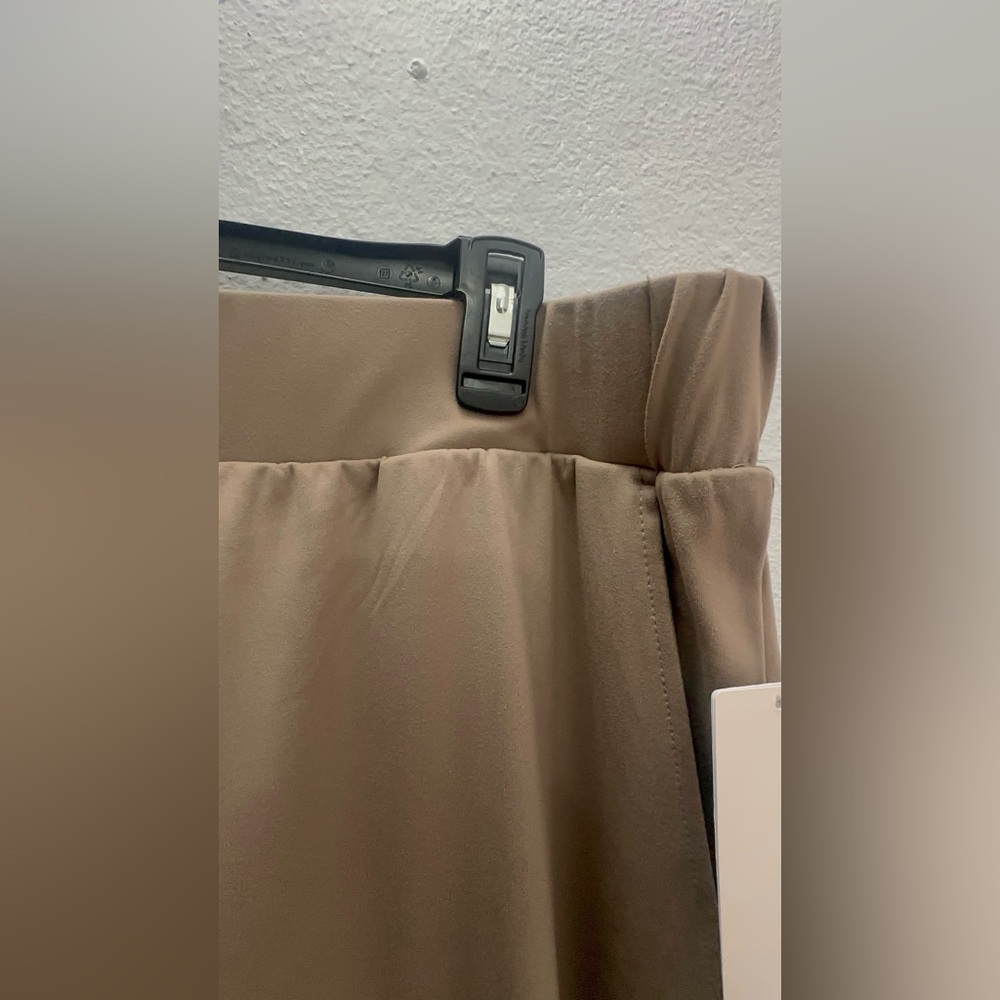Yogalicious Tiramisu Lux Midtown Jogger in Soft Taupe - Picture 10 of 12